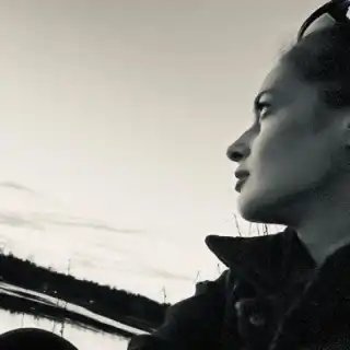 خط سفید منا شکرریز  @Mona_shekarriz